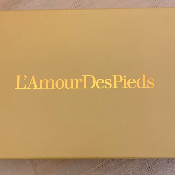 L’Amour Des Pieds Taupe Kid Sueded Wedge Sandal Size 10M - NIB - Never Worn - Picture 4 of 4